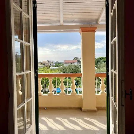 Elena Pool Lägenhetshotell 3*