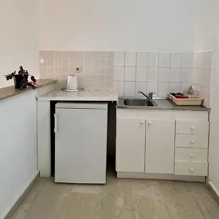 Elena Pool Lägenhetshotell 3*