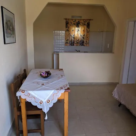 Elena Pool Lägenhetshotell 3*