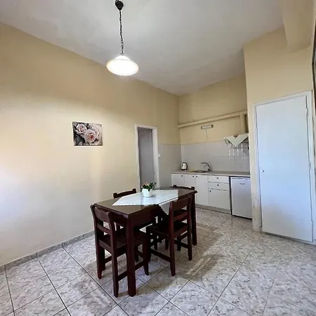 Elena Pool Ájosz Jeórjosz