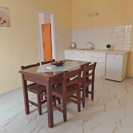 Elena Pool Lägenhetshotell