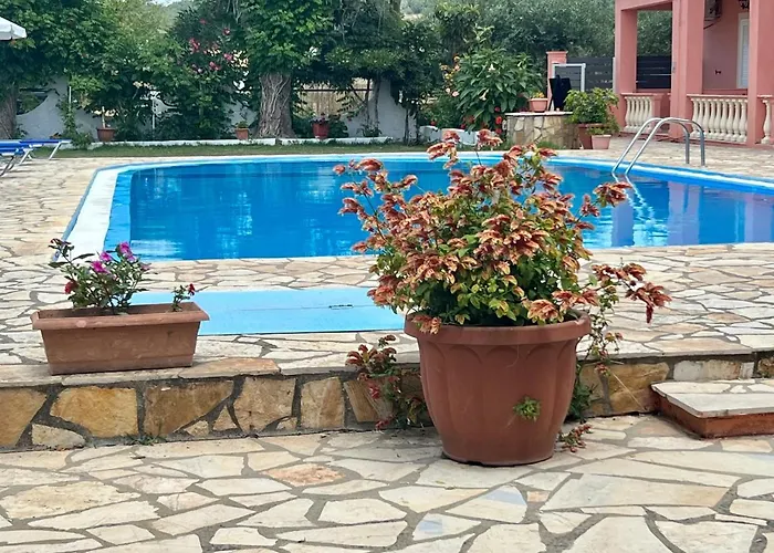 Elena Pool 3*