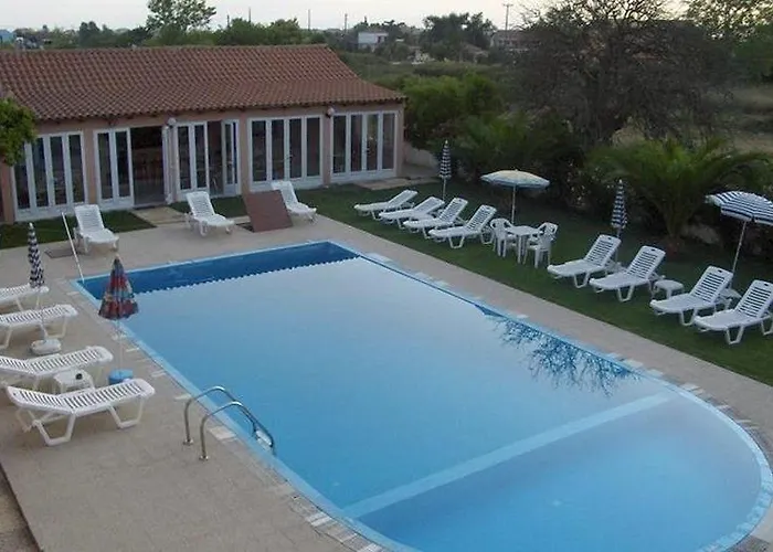 Elena Pool 3*