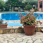 Elena Pool 3*