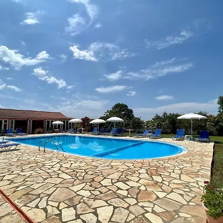 מלון דירות Elena Pool 2*
