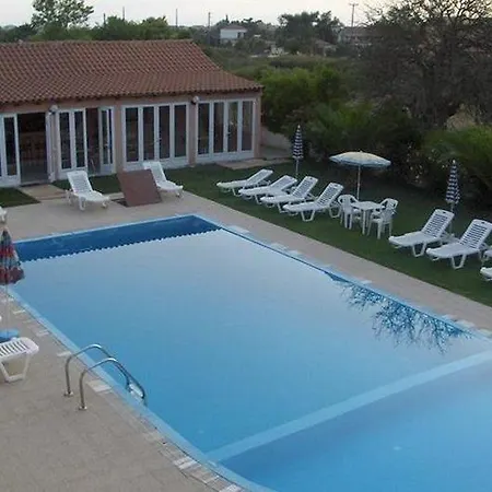 Elena Pool 3*