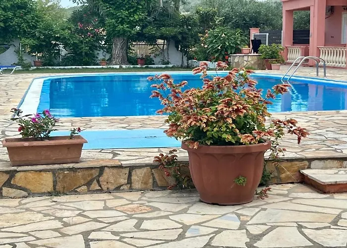 Elena Pool Apartmanhotel