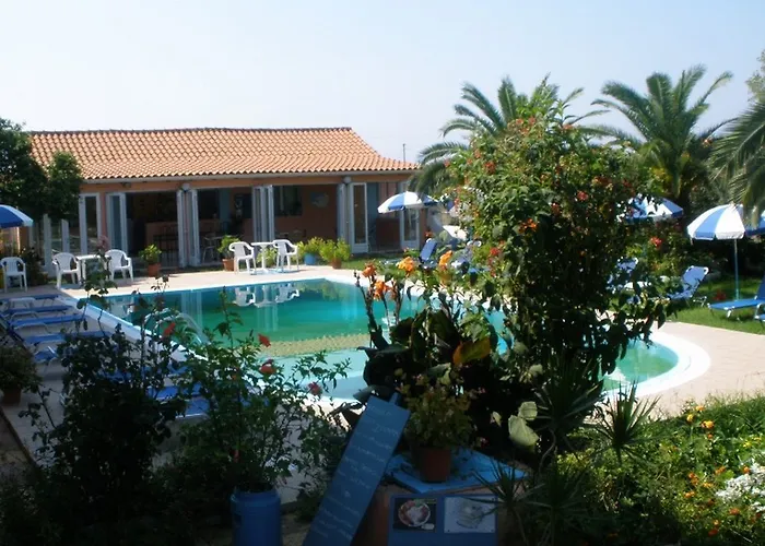 Apartmanhotel Elena Pool 3*